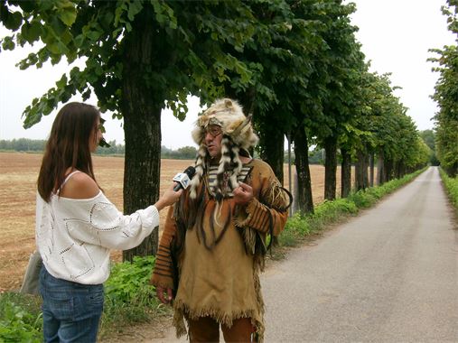 Gualtiero intervistato da BresciaPuntoTv all'ingresso del viale dei tigli