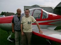 Sponsor di azioni benefiche : La Città dei Talenti offre spazio gratuito nel suo sito per eventi di beneficenza come "Insieme per Padre Giorgio" e "Un Aiuto per Leonardo", ma anche Willow e Ali per la Vita. Nella foto Flavio Taino e il comboniano padre Giovanni Esti nel campo di volo La Zappaglia, uno dei partner principali di Zeronove, durante l'evento dedicato a Padre Giorgio il 5 settembre 2010. Sponsor di azioni benefiche